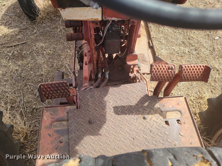 image for item KD9276 International Farmall 806  tractor