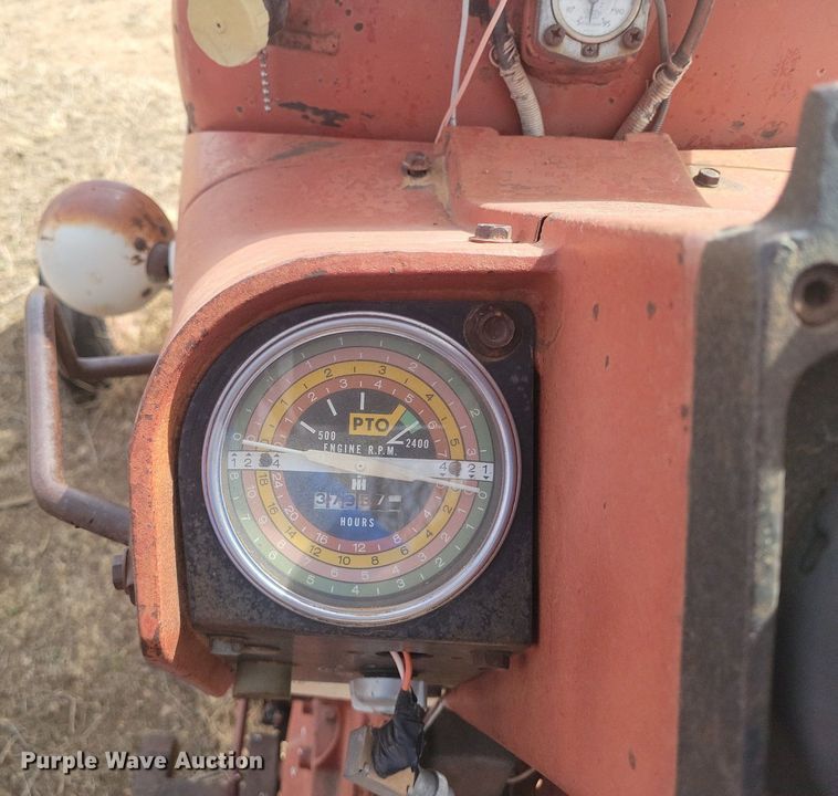 image for item KD9276 International Farmall 806  tractor