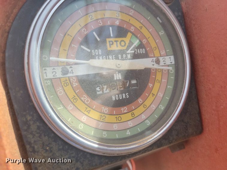 image for item KD9276 International Farmall 806  tractor