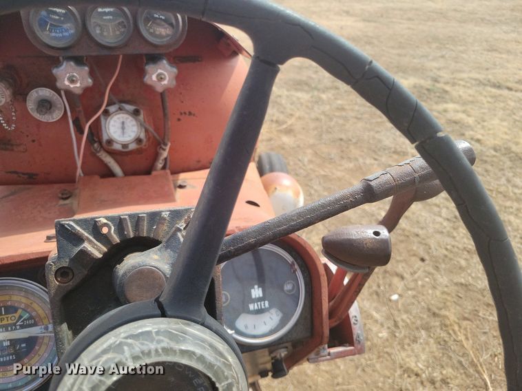 image for item KD9276 International Farmall 806  tractor