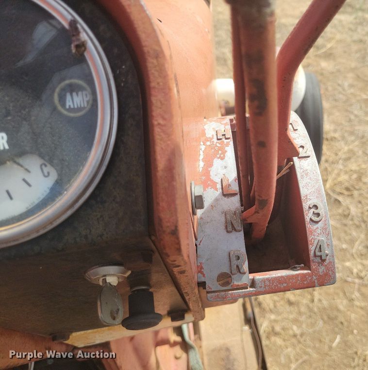 image for item KD9276 International Farmall 806  tractor