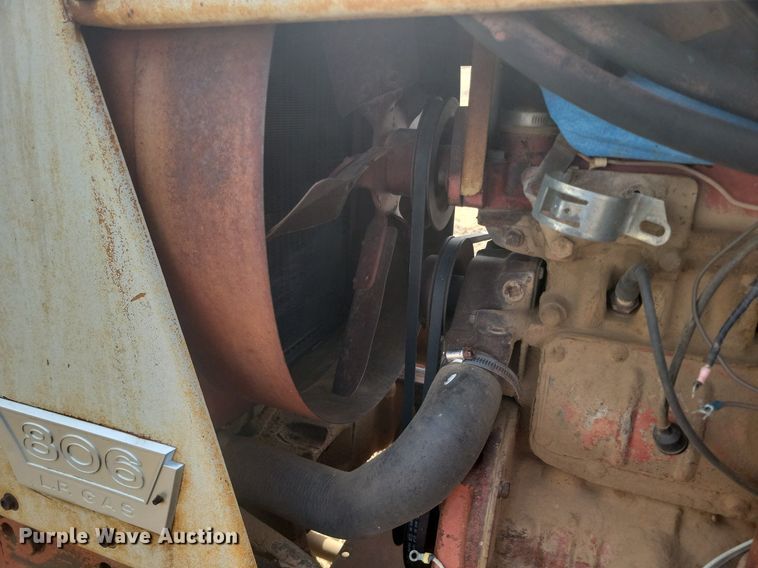 image for item KD9276 International Farmall 806  tractor