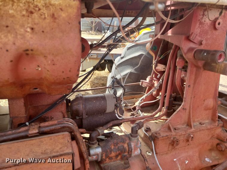 image for item KD9276 International Farmall 806  tractor