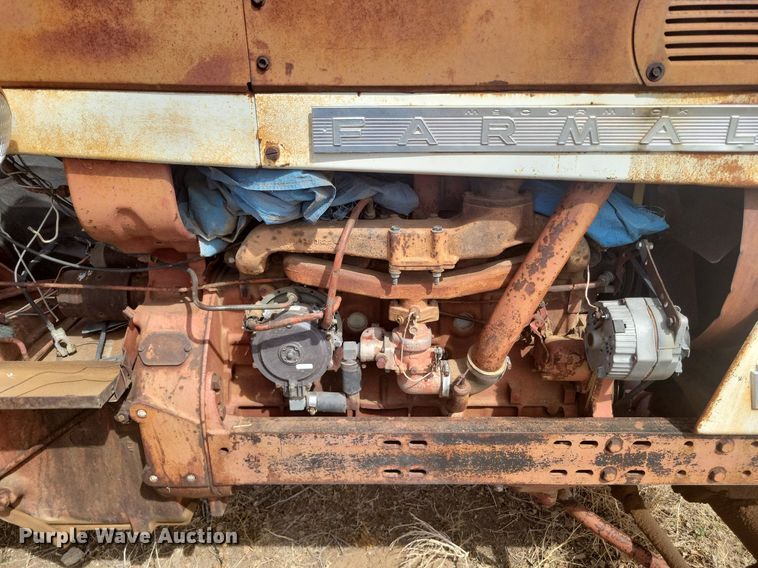 image for item KD9276 International Farmall 806  tractor