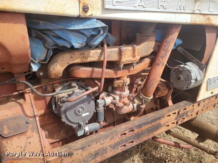 image for item KD9276 International Farmall 806  tractor