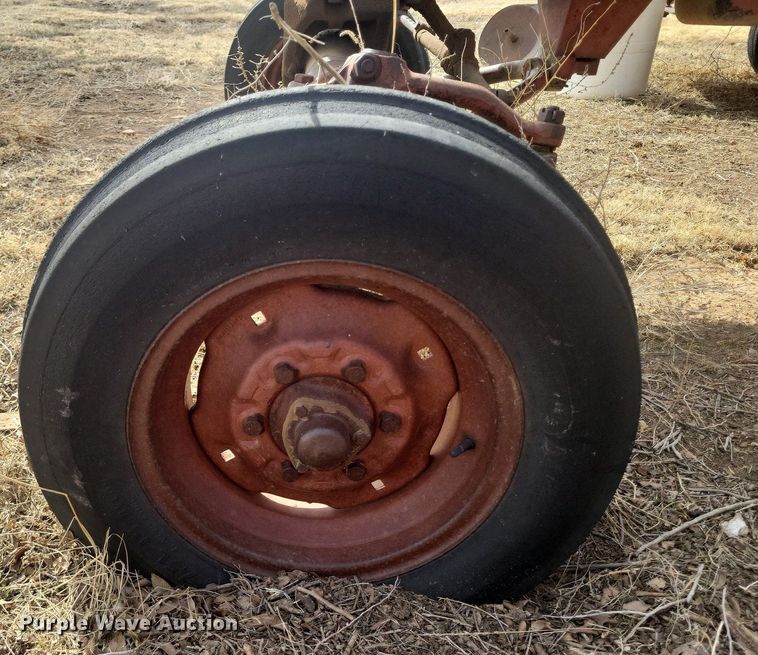 image for item KD9276 International Farmall 806  tractor