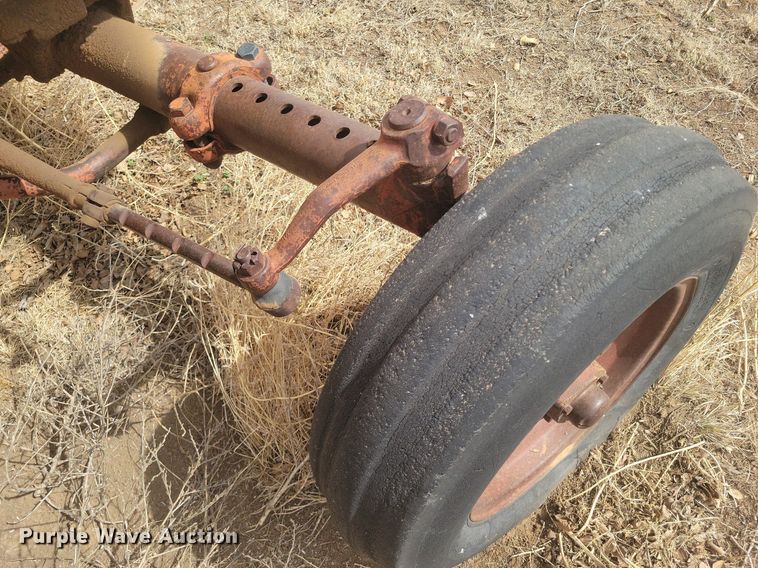 image for item KD9276 International Farmall 806  tractor