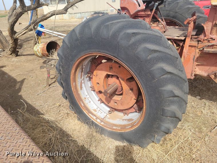 image for item KD9276 International Farmall 806  tractor