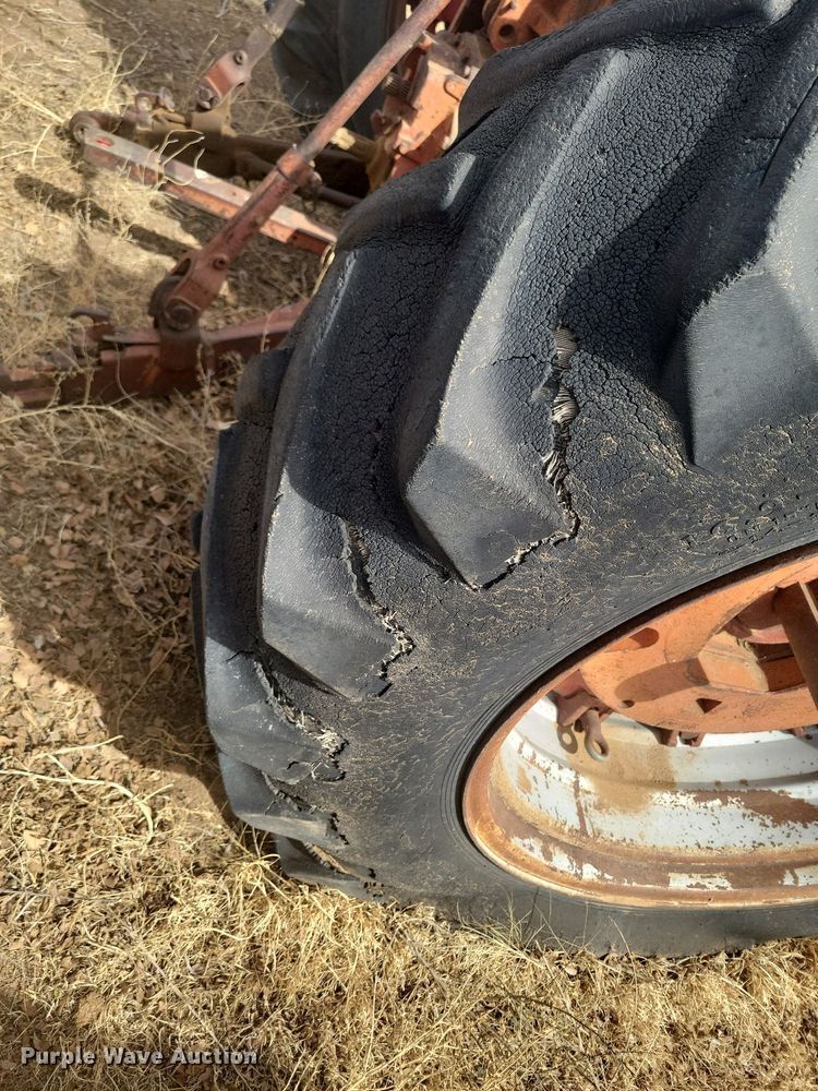 image for item KD9276 International Farmall 806  tractor