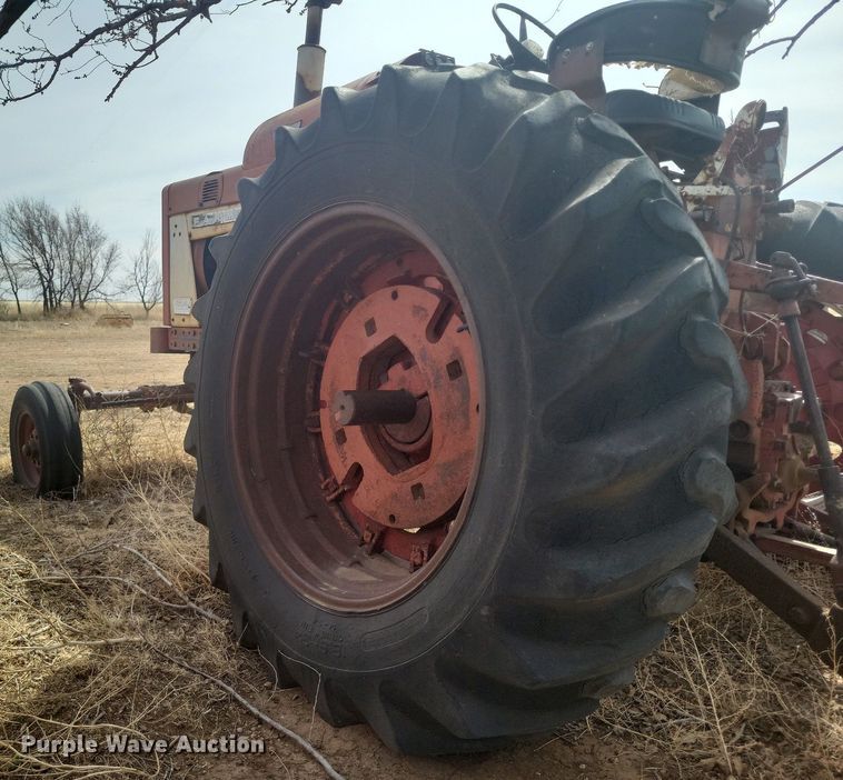 image for item KD9276 International Farmall 806  tractor