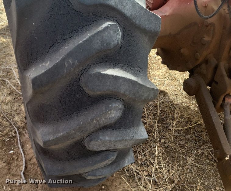 image for item KD9276 International Farmall 806  tractor