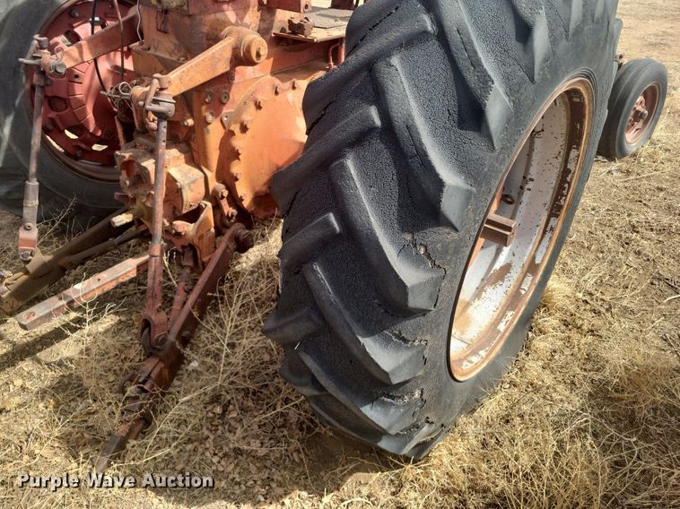 image for item KD9276 International Farmall 806  tractor