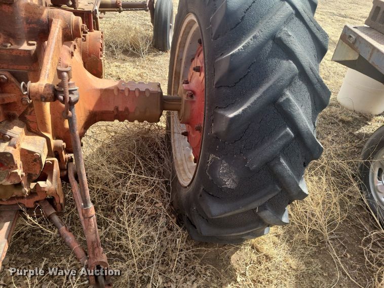 image for item KD9276 International Farmall 806  tractor