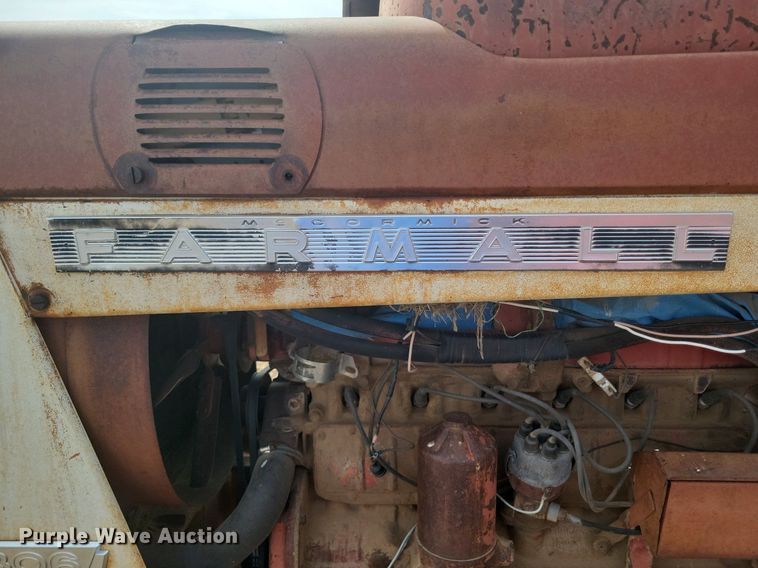 image for item KD9276 International Farmall 806  tractor