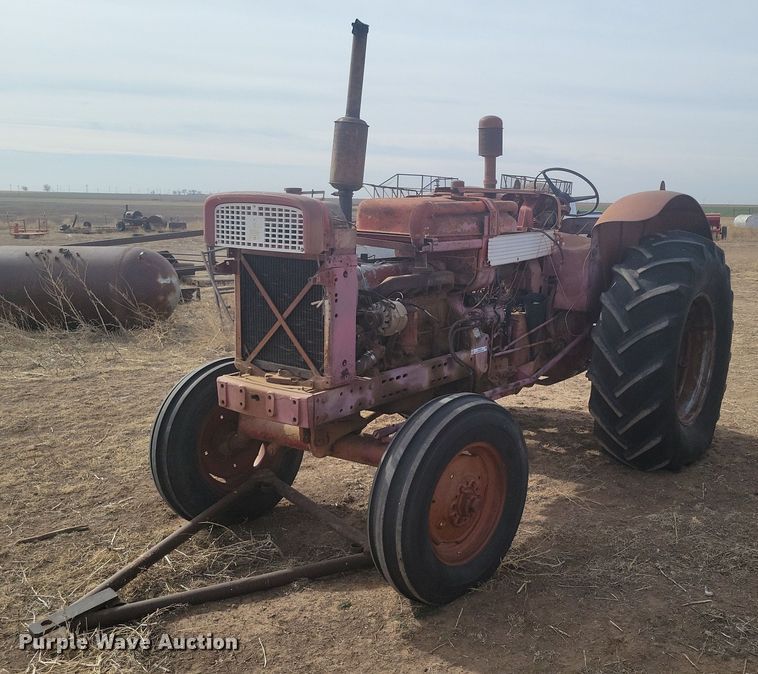 image for item KD9278 International 560 D  tractor