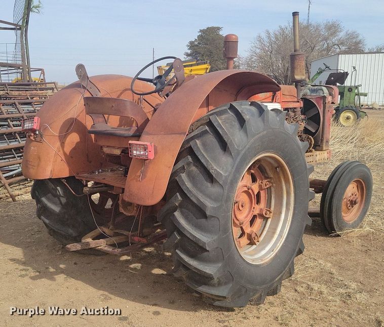 image for item KD9278 International 560 D  tractor