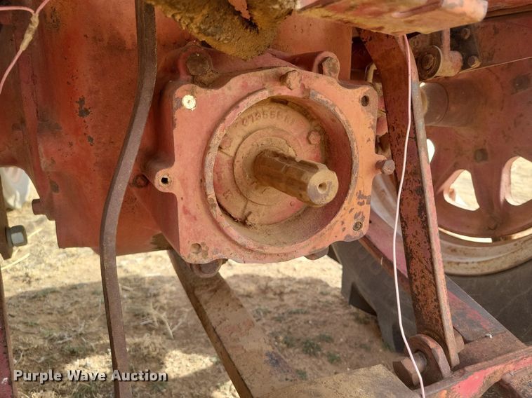 image for item KD9278 International 560 D  tractor