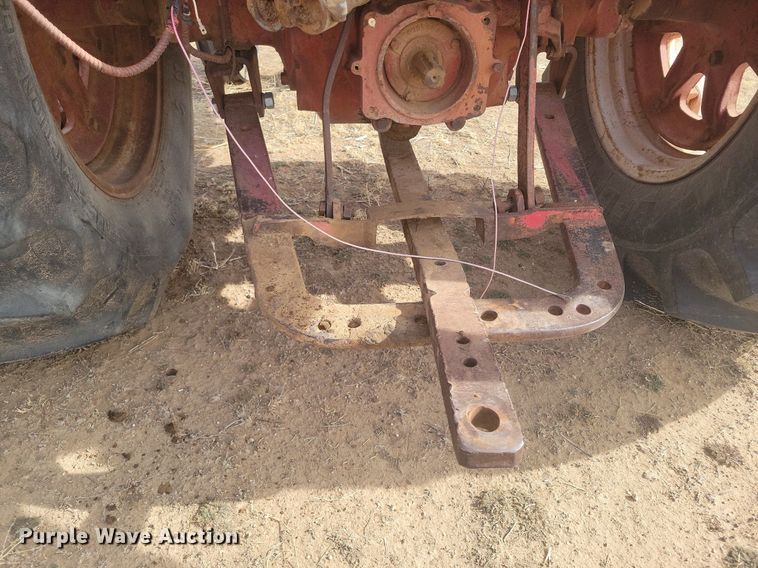 image for item KD9278 International 560 D  tractor