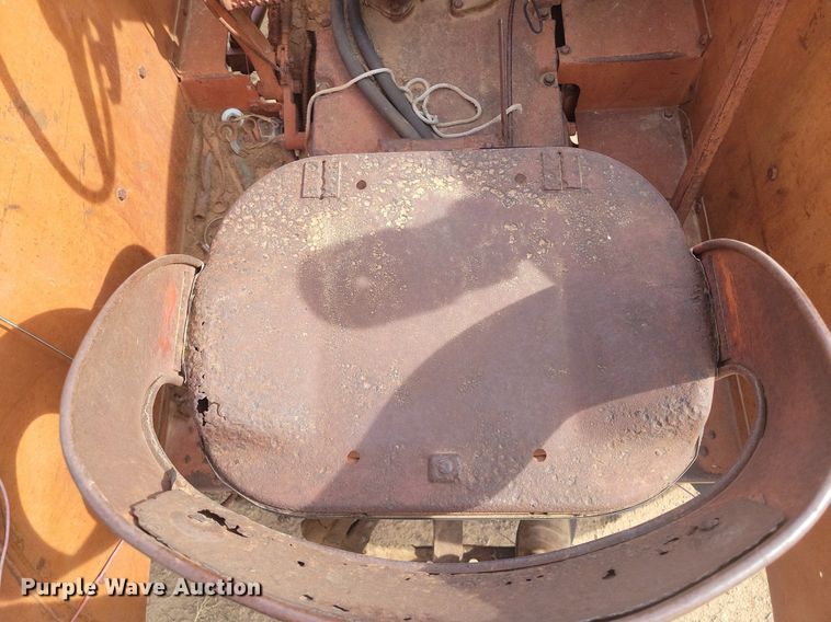 image for item KD9278 International 560 D  tractor