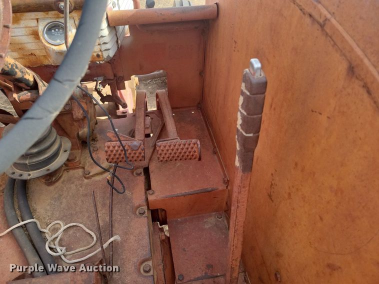 image for item KD9278 International 560 D  tractor