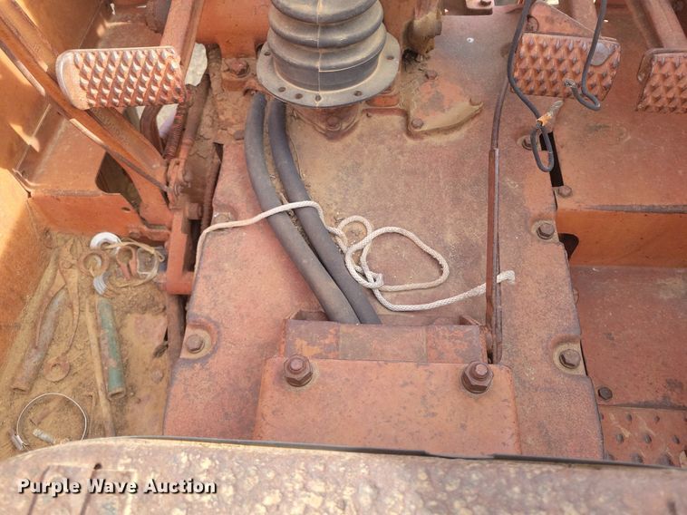 image for item KD9278 International 560 D  tractor