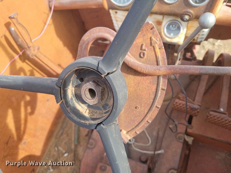 image for item KD9278 International 560 D  tractor