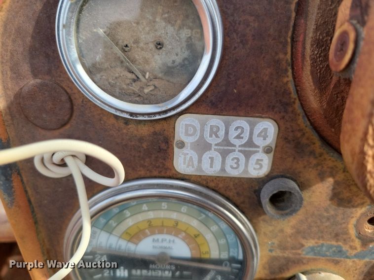 image for item KD9278 International 560 D  tractor