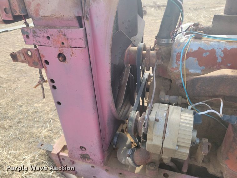 image for item KD9278 International 560 D  tractor