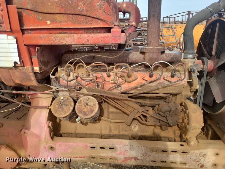 image for item KD9278 International 560 D  tractor