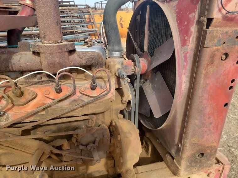 image for item KD9278 International 560 D  tractor