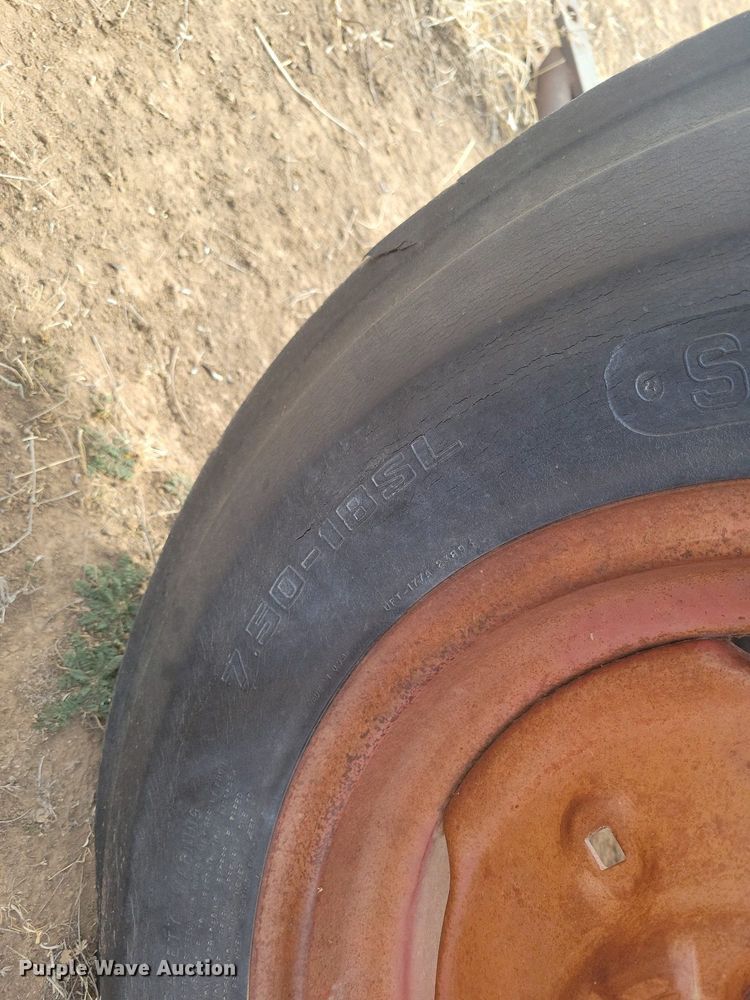 image for item KD9278 International 560 D  tractor