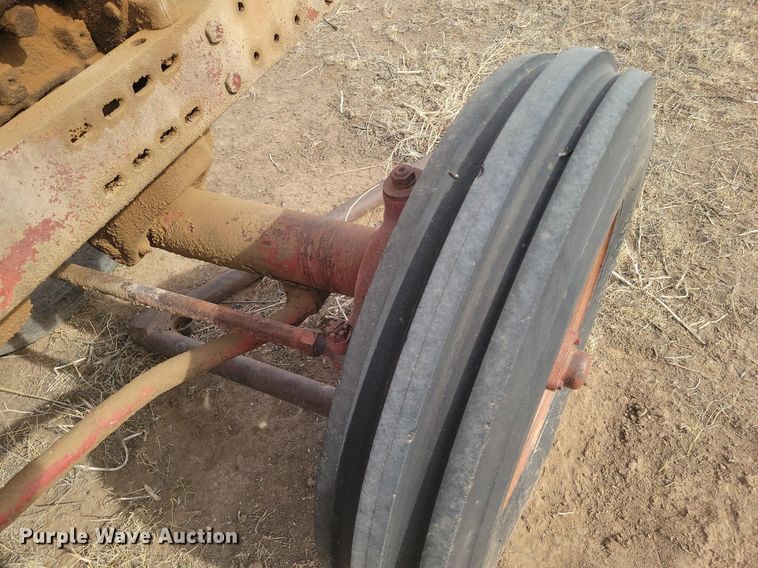 image for item KD9278 International 560 D  tractor