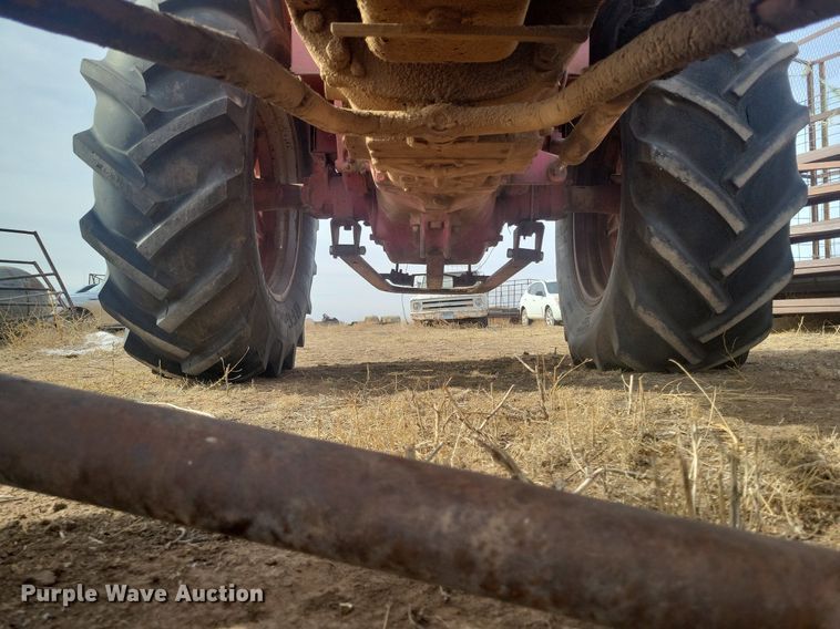 image for item KD9278 International 560 D  tractor