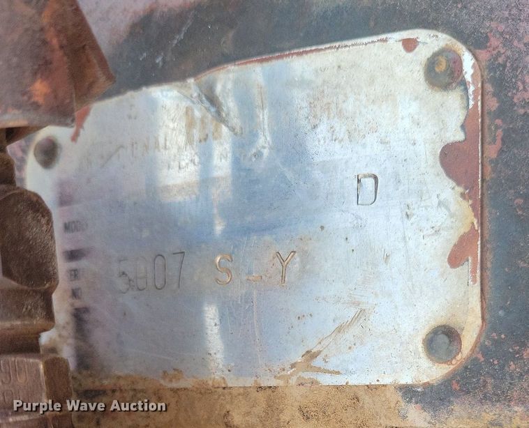 image for item KD9278 International 560 D  tractor