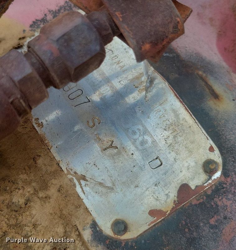 image for item KD9278 International 560 D  tractor