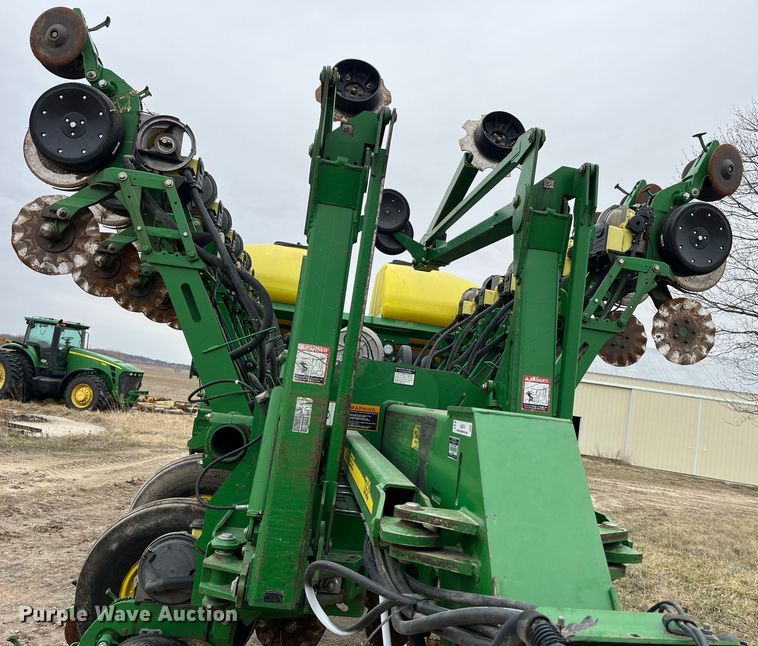 image for item LA9816 2009 John Deere 1790 planter