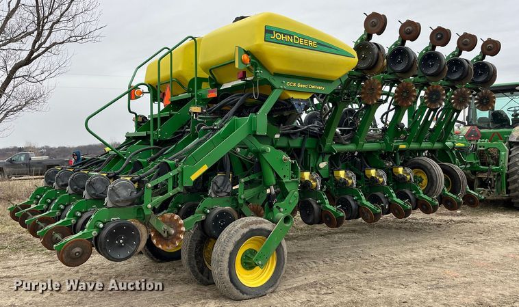 image for item LA9816 2009 John Deere 1790 planter