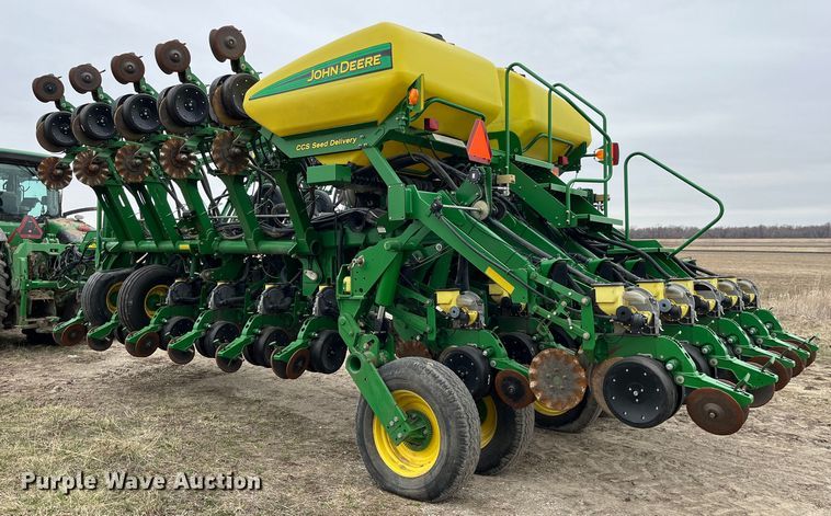 image for item LA9816 2009 John Deere 1790 planter