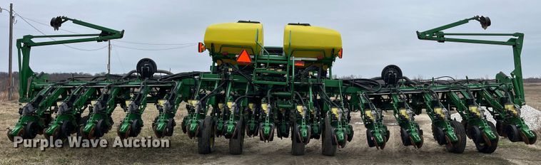 image for item LA9816 2009 John Deere 1790 planter
