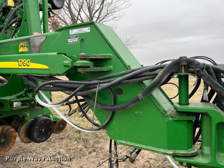 image for item LA9816 2009 John Deere 1790 planter