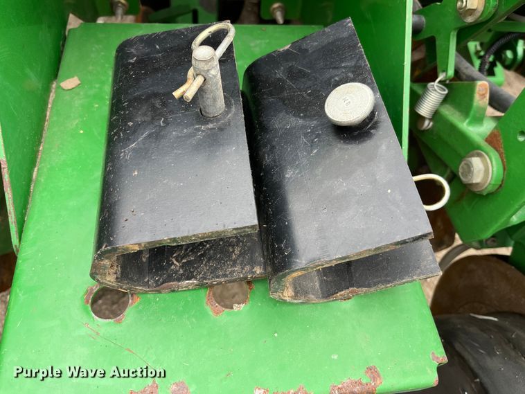 image for item LA9816 2009 John Deere 1790 planter