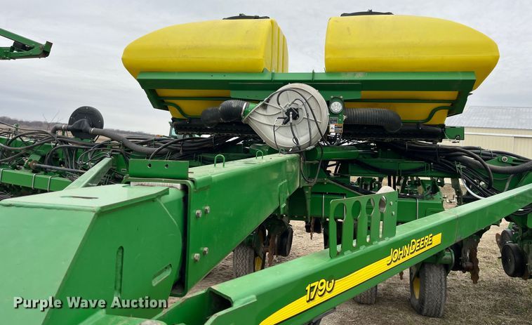 image for item LA9816 2009 John Deere 1790 planter