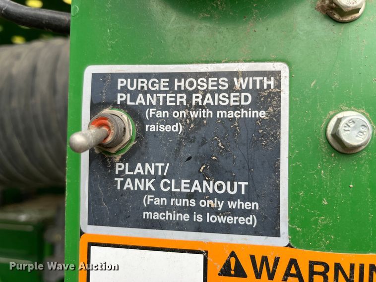 image for item LA9816 2009 John Deere 1790 planter