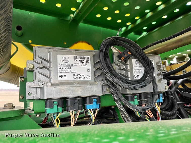 image for item LA9816 2009 John Deere 1790 planter