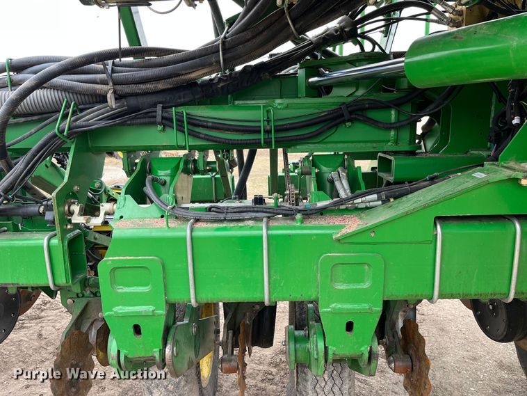 image for item LA9816 2009 John Deere 1790 planter