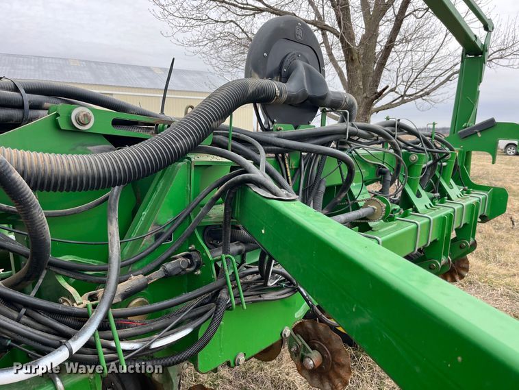 image for item LA9816 2009 John Deere 1790 planter