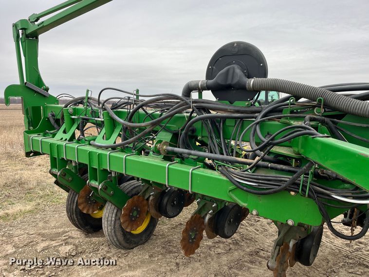 image for item LA9816 2009 John Deere 1790 planter