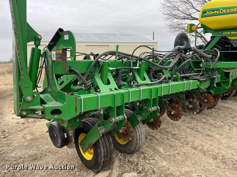 image for item LA9816 2009 John Deere 1790 planter