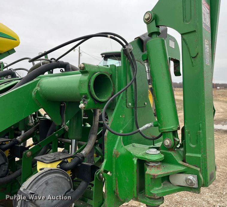 image for item LA9816 2009 John Deere 1790 planter