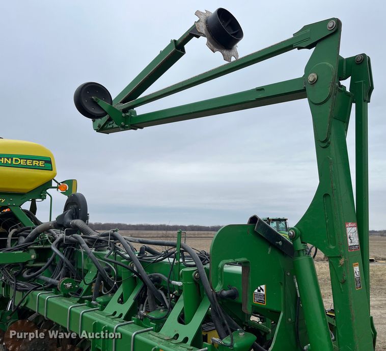image for item LA9816 2009 John Deere 1790 planter